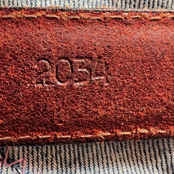 Classic Brown Leather Belt with Gold Buckle - Picture 4 of 10